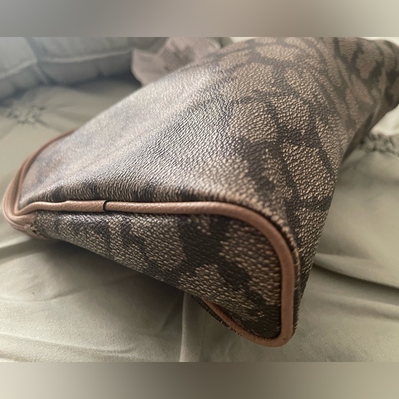 Yves Saint Laurent Giraffe Print Cosmetic Bag - Picture 2 of 11